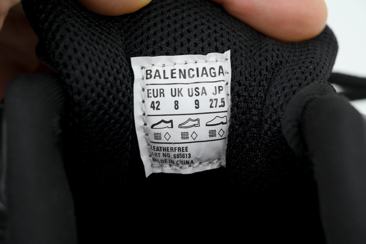 Balenciaga Defender Black 685613 W2RA6 1000