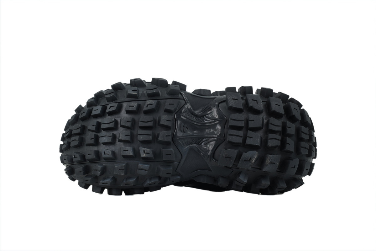 Balenciaga Defender Black 685613 W2RA6 1000