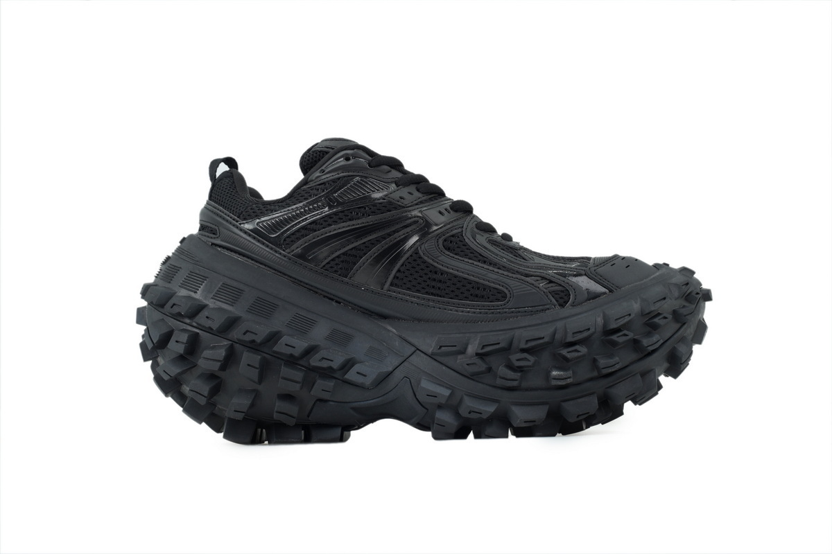 Balenciaga Defender Black 685613 W2RA6 1000
