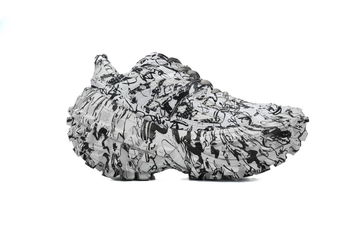 Balenciaga Defender Graffiti 685611 W2RAM 9010