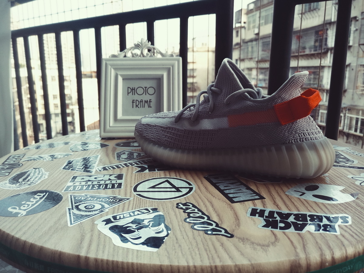 adidas Yeezy Boost 350 V2 “Tail Light”Real Boost FX9017
