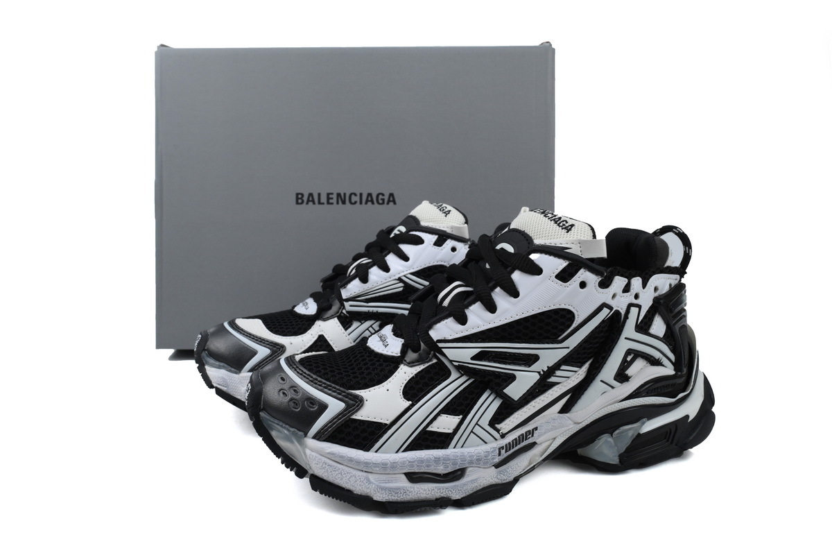 Balenciaga Runner Black White 677403 Q3RB2 9010