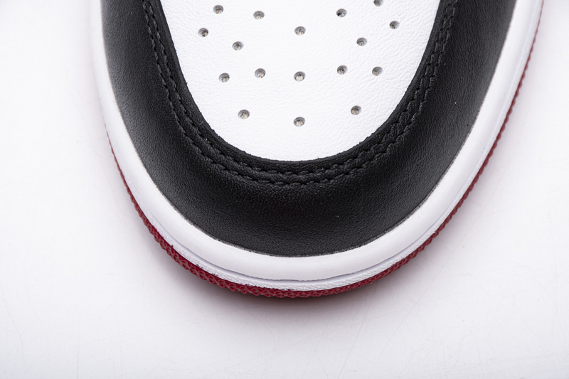 Air Jordan 1 High OG Black Toe 555088-125