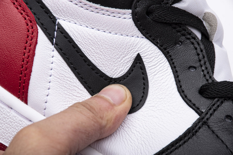 Air Jordan 1 High OG Black Toe 555088-125