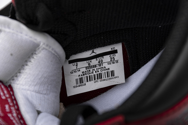 Air Jordan 1 Retro High OG 'Chicago' 555088-101
