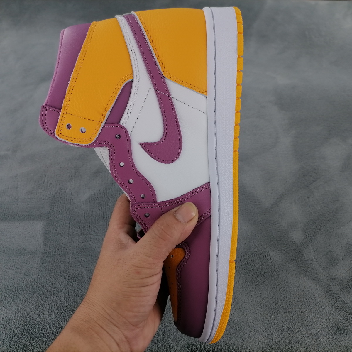 Air Jordan 1 High OG 'Brotherhood' 555088-706
