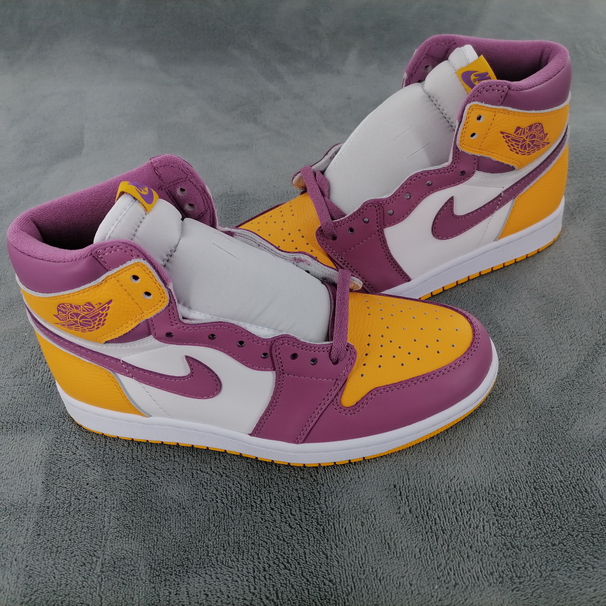Air Jordan 1 High OG 'Brotherhood' 555088-706