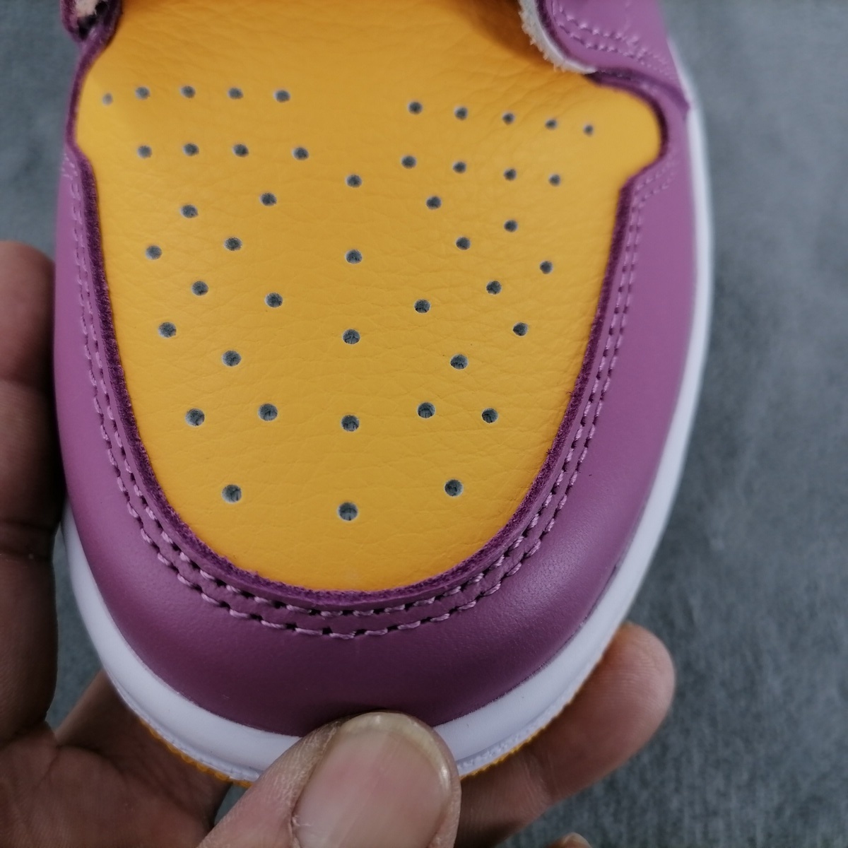 Air Jordan 1 High OG 'Brotherhood' 555088-706