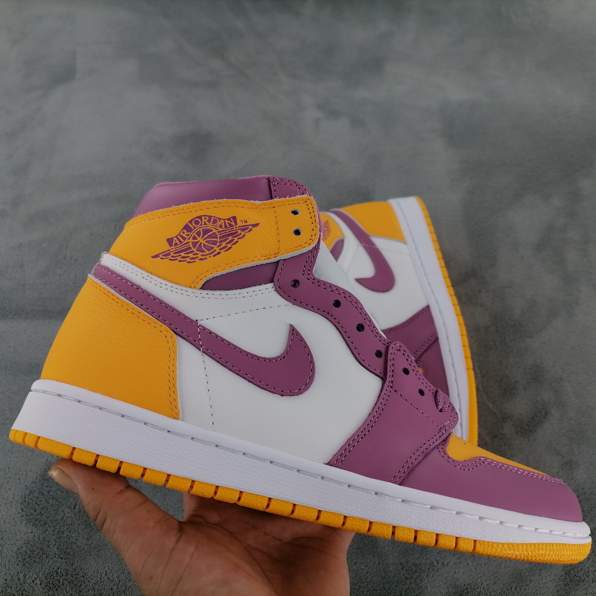 Air Jordan 1 High OG 'Brotherhood' 555088-706