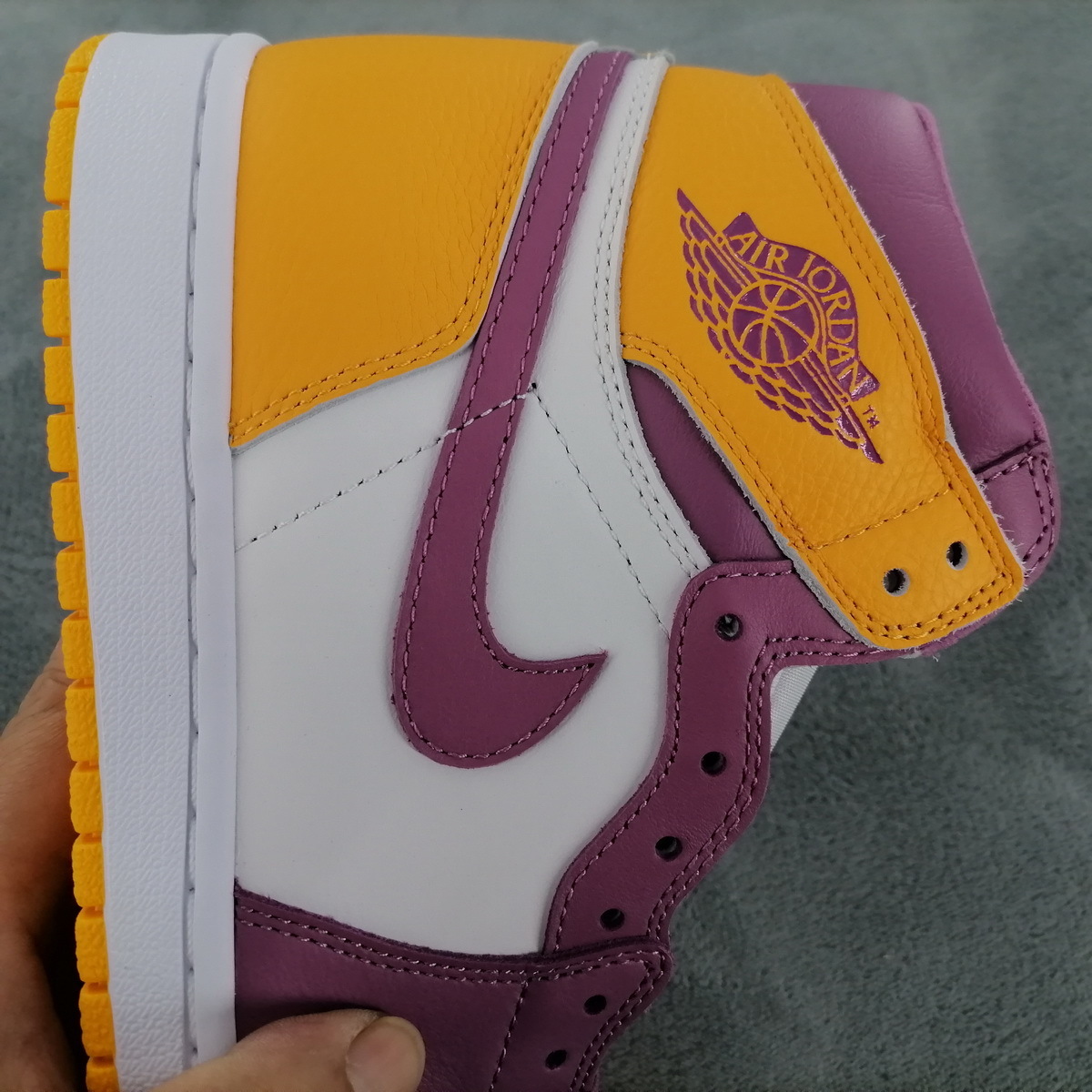Air Jordan 1 High OG 'Brotherhood' 555088-706
