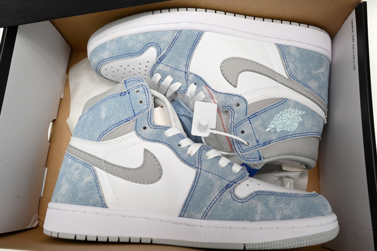 Air Jordan 1 High OG GS 'Wash North Carolan' 555088-402