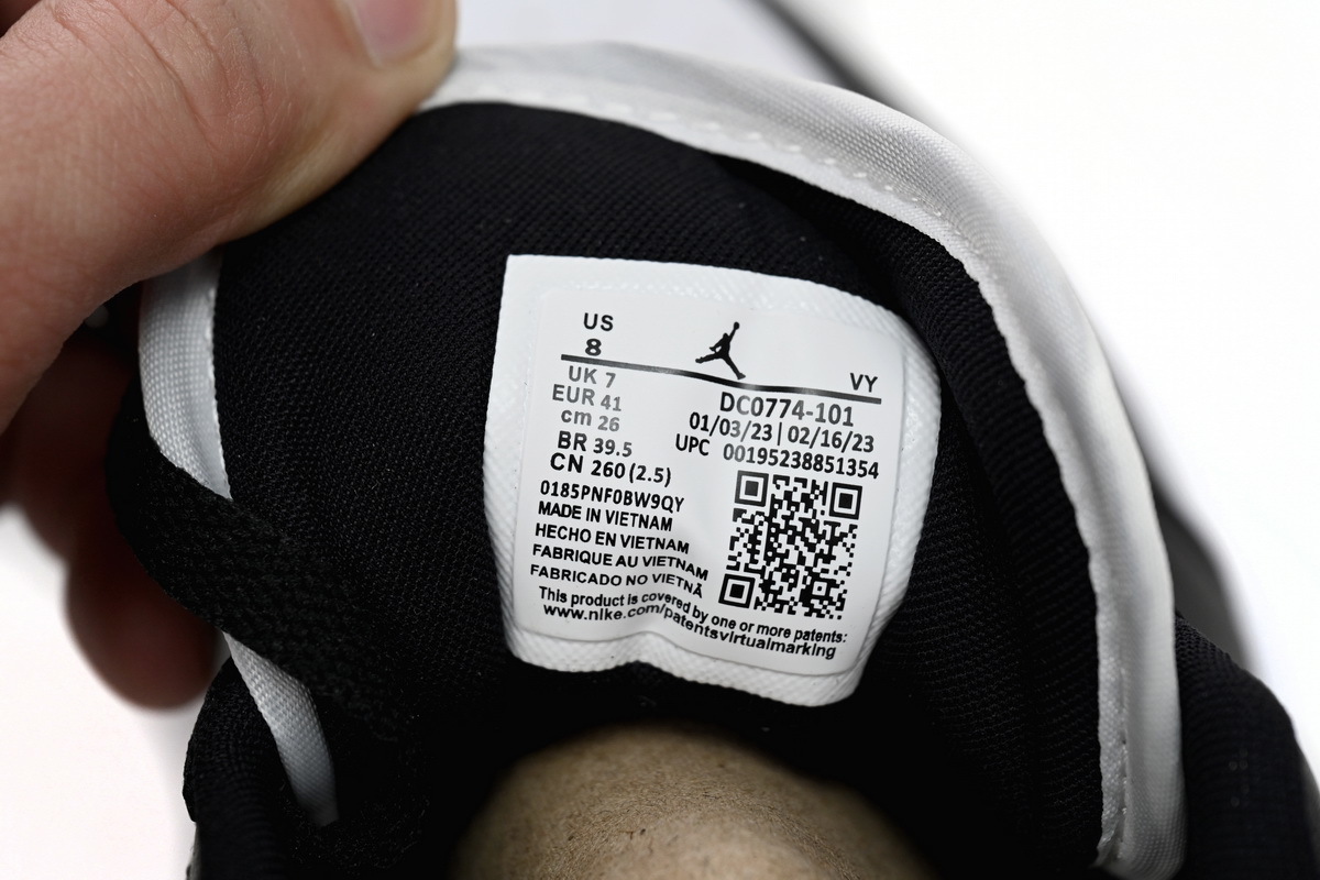 Air Jordan 1 Low 'Black And White' DC0774-101