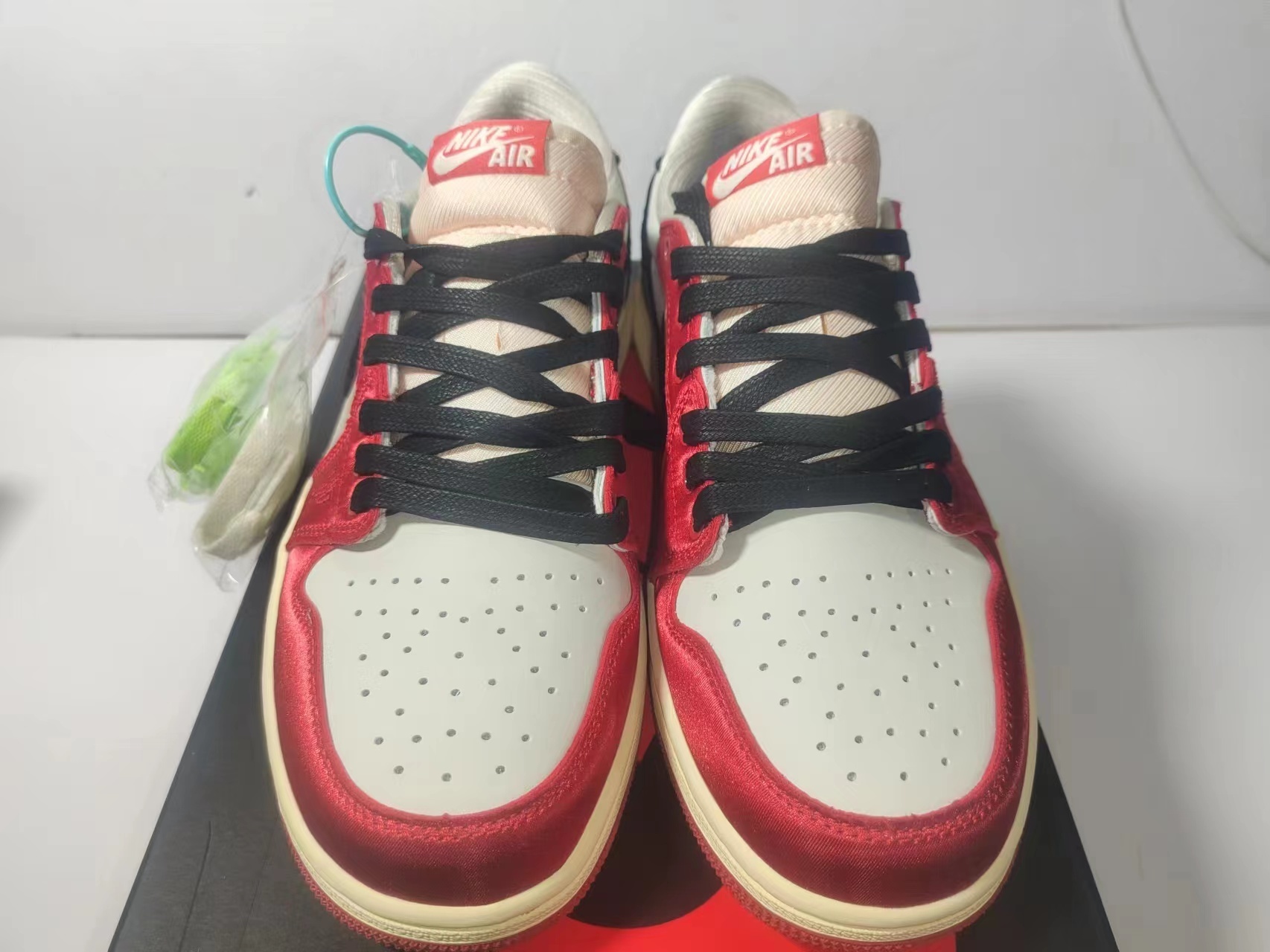 Air Jordan 1 Low 'Bulls Chicago' FN0432-100