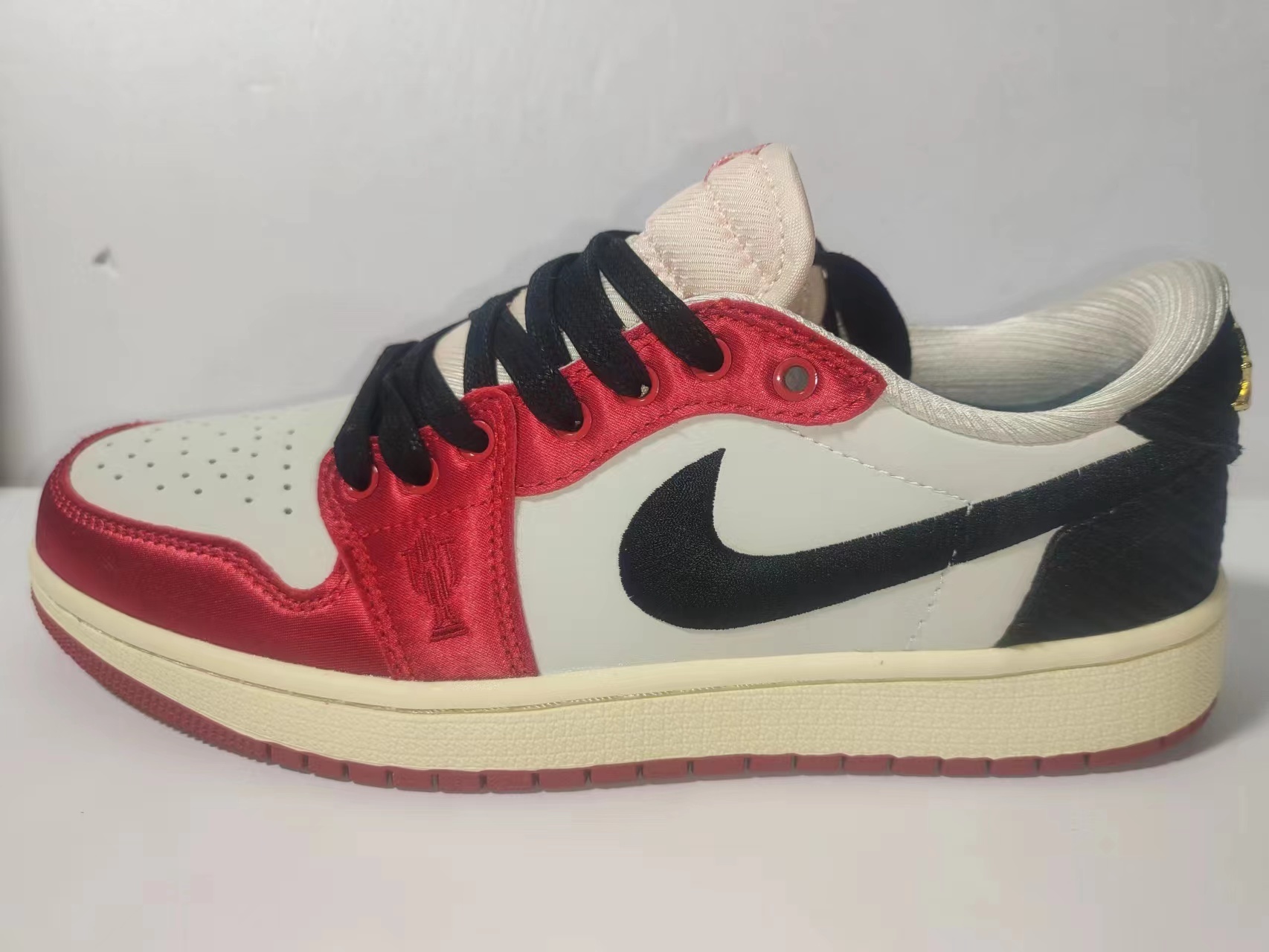 Air Jordan 1 Low 'Bulls Chicago' FN0432-100