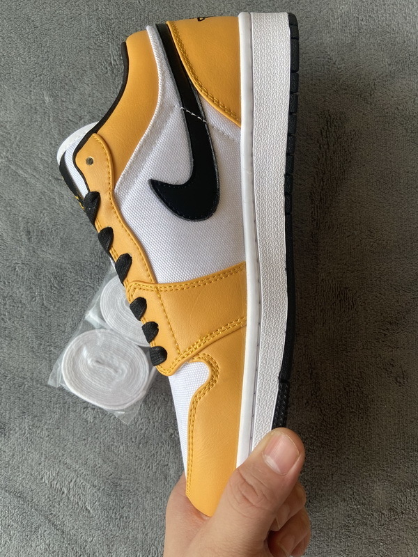Air Jordan 1 Low 'Laser Orange' CZ4776-107
