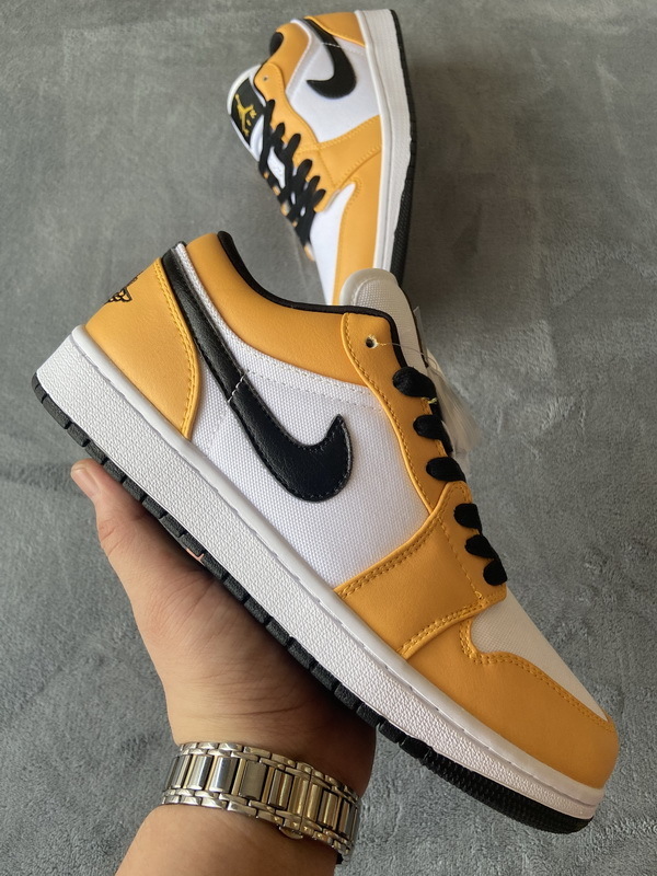 Air Jordan 1 Low 'Laser Orange' CZ4776-107