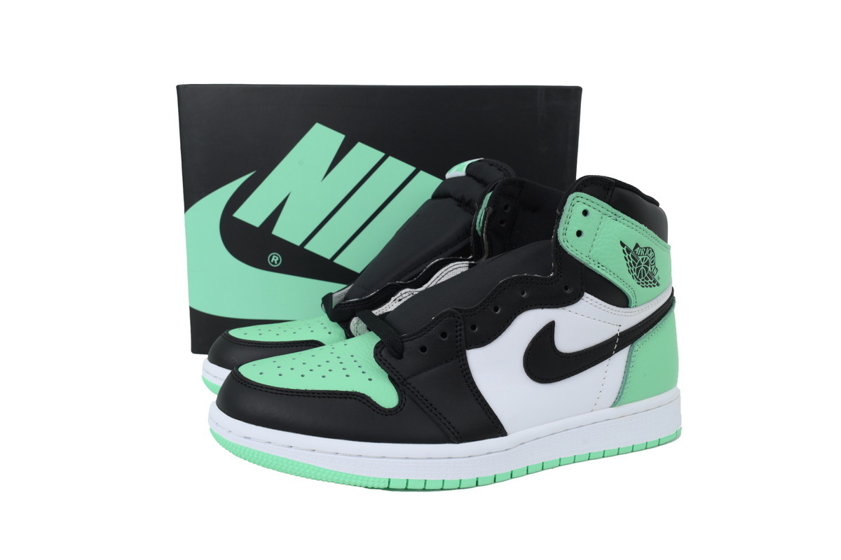 Air Jordan 1 Retro High OG 'Green Glow' DZ5485-130