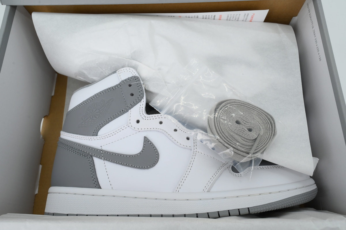 Air Jordan 1 Retro High OG 'Stealth' 555088-037