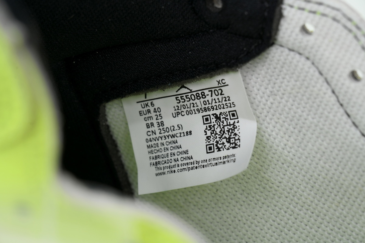 Air Jordan 1 Retro High OG 'Visionaire' 555088-702