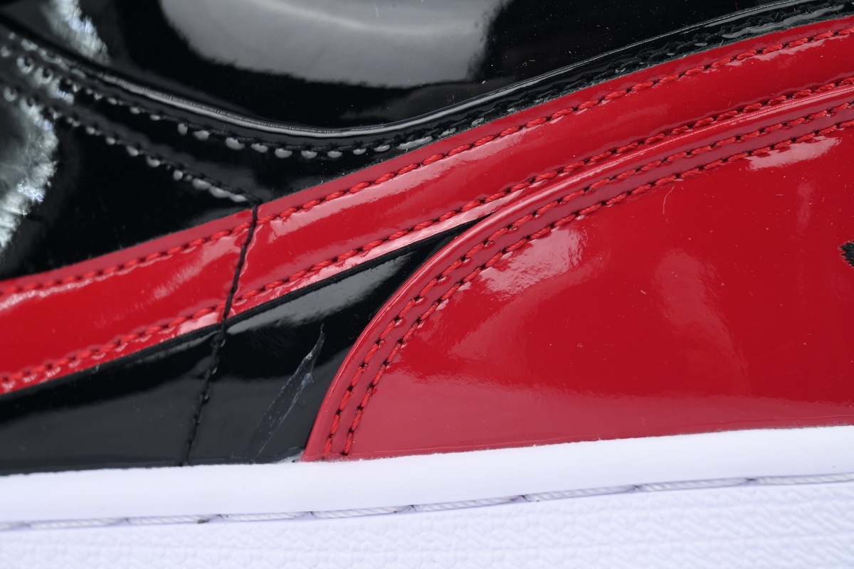 Air Jordan 1 Retro Low OG 'Black Red' 553558-063