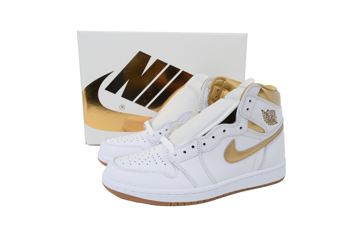 Wmns Air Jordan 1 Retro High OG 'Metallic Gold' FD2596-107
