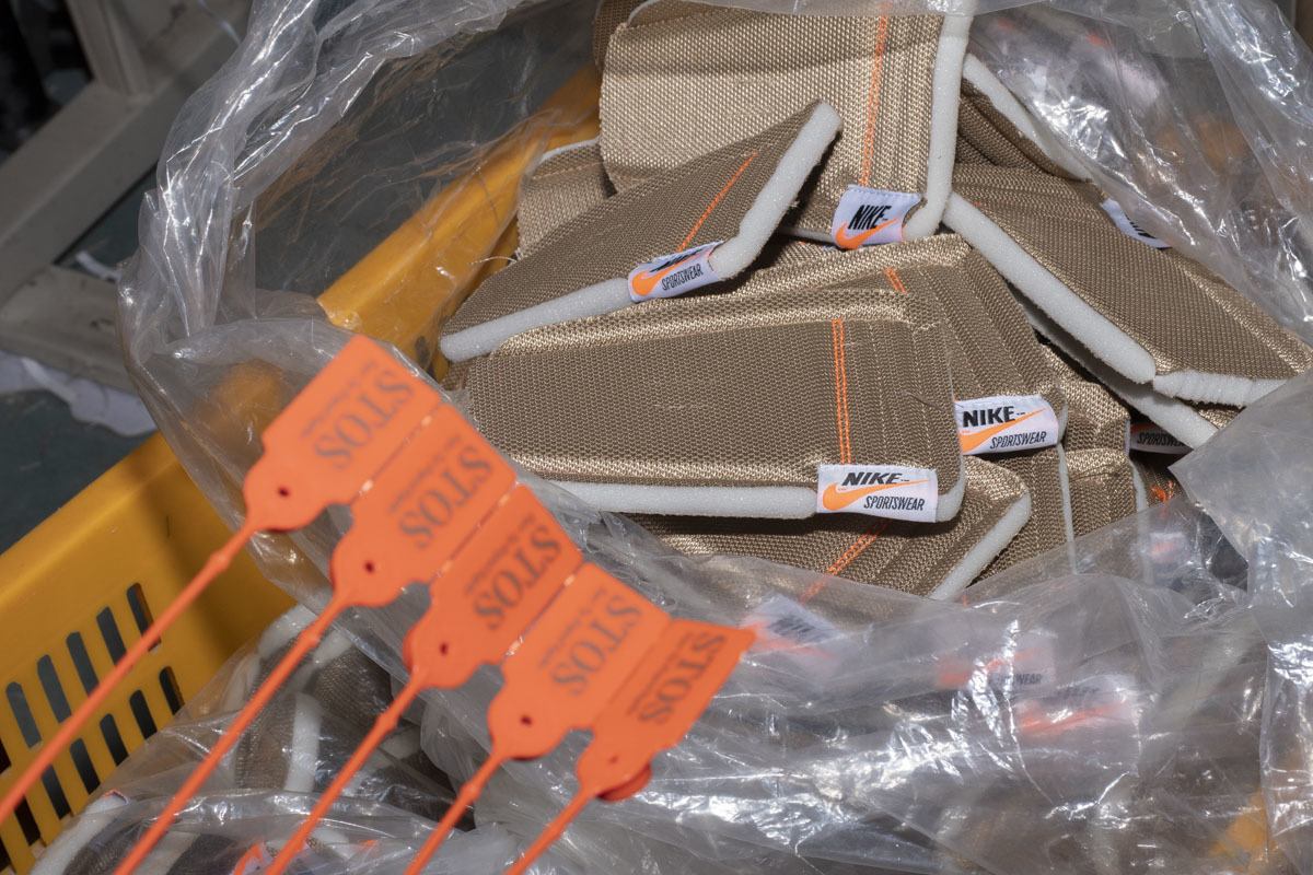 Off-White x Nike Air Max 90 “Desert Ore” AA7293-200