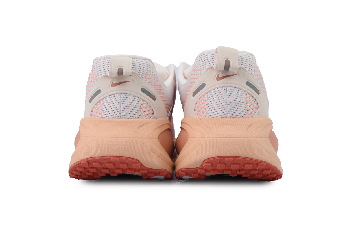 NIKE Vomero 18 'Light Orange' HM6804-601