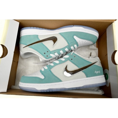 APRIL SKATEBOARDS × Nike Dunk SB Low Frozen Roses FD2562-400 02