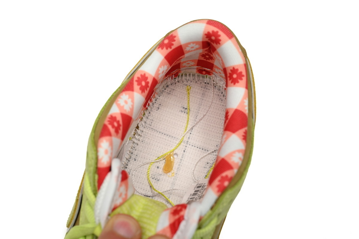 CONCEPTS × Nike Dunk SB Fluorescent Yellow Lobster BV1310-566