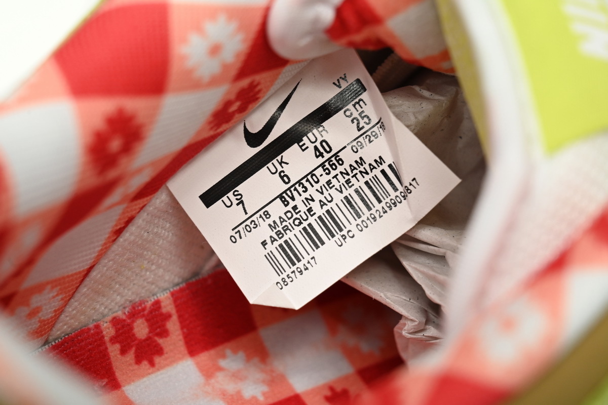 CONCEPTS × Nike Dunk SB Fluorescent Yellow Lobster BV1310-566