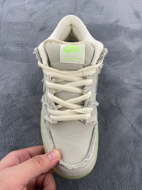 Nike SB Dunk Low Mummy DM0774-111