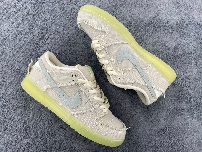 Nike SB Dunk Low Mummy DM0774-111
