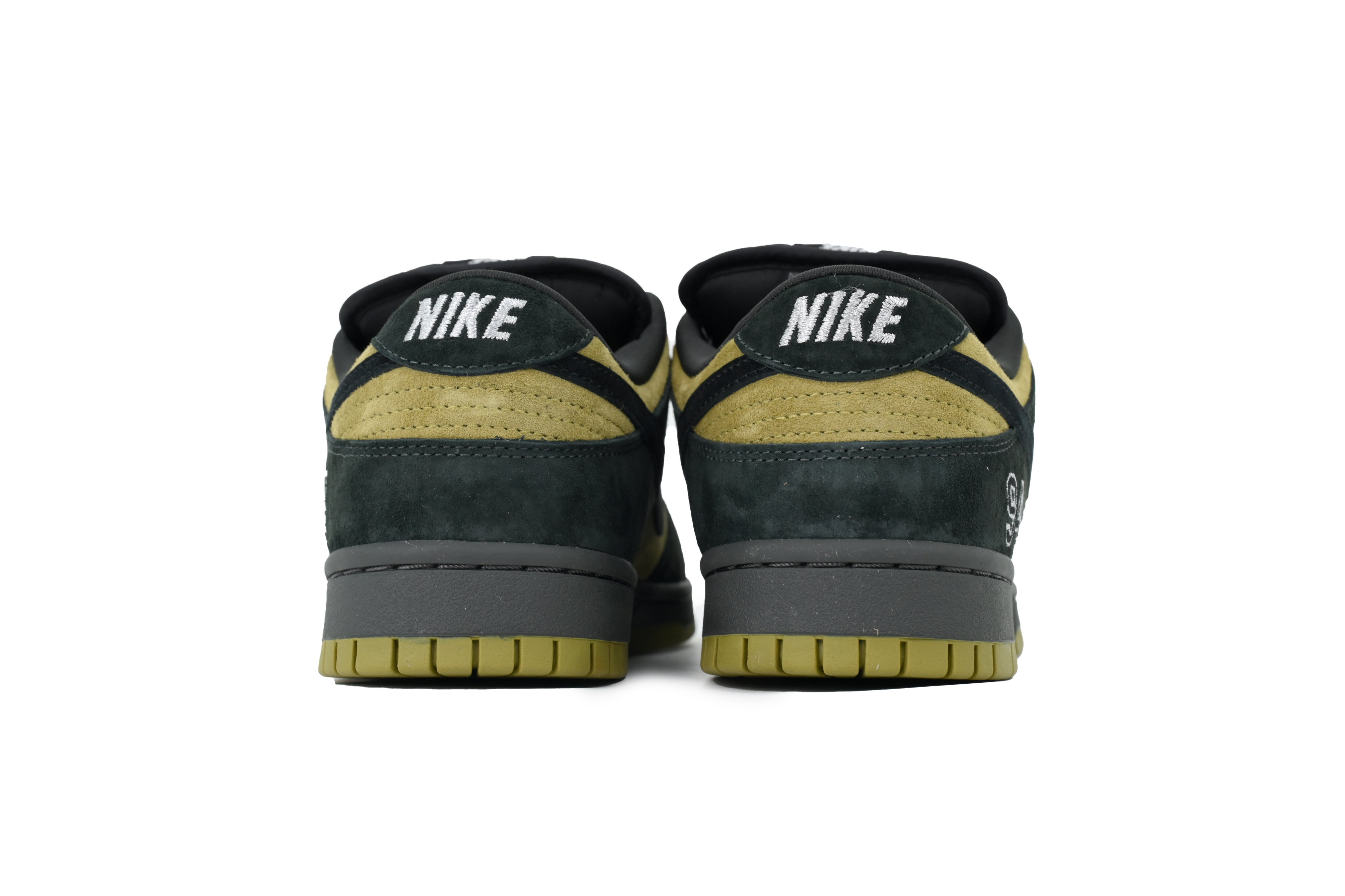 Nike Supreme x Dunk Low SB 'Camper Green' HQ8487-300