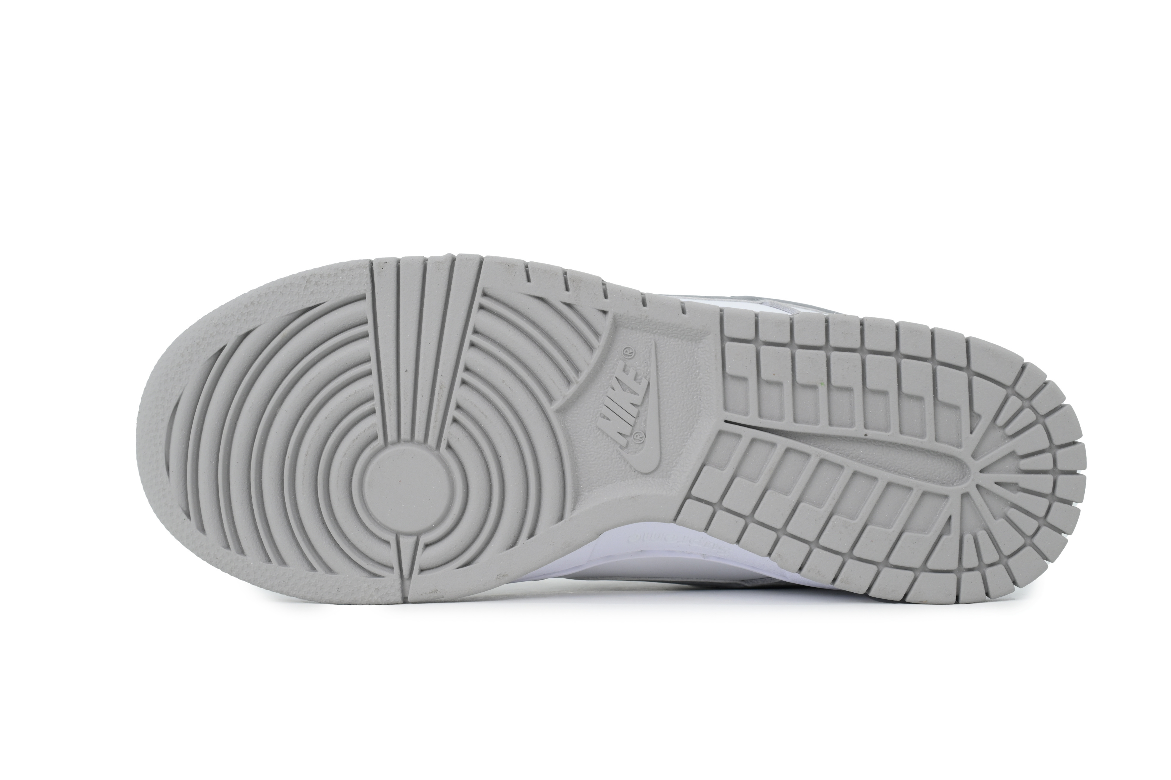Nike Supreme x Dunk Low SB 'White Metallic Silver' HQ8487-100