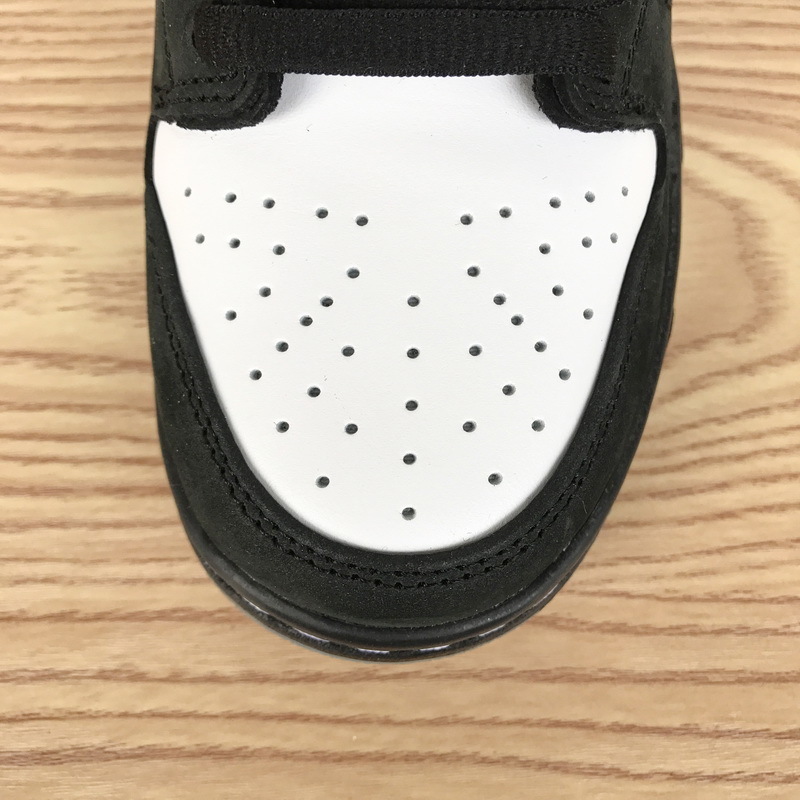 Staple x Nike SB Dunk Low “Panda Pigeon” BV1310-013
