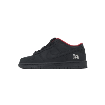 Supreme x Nike Dunk Low SB 'Black' HQ8487-001 01