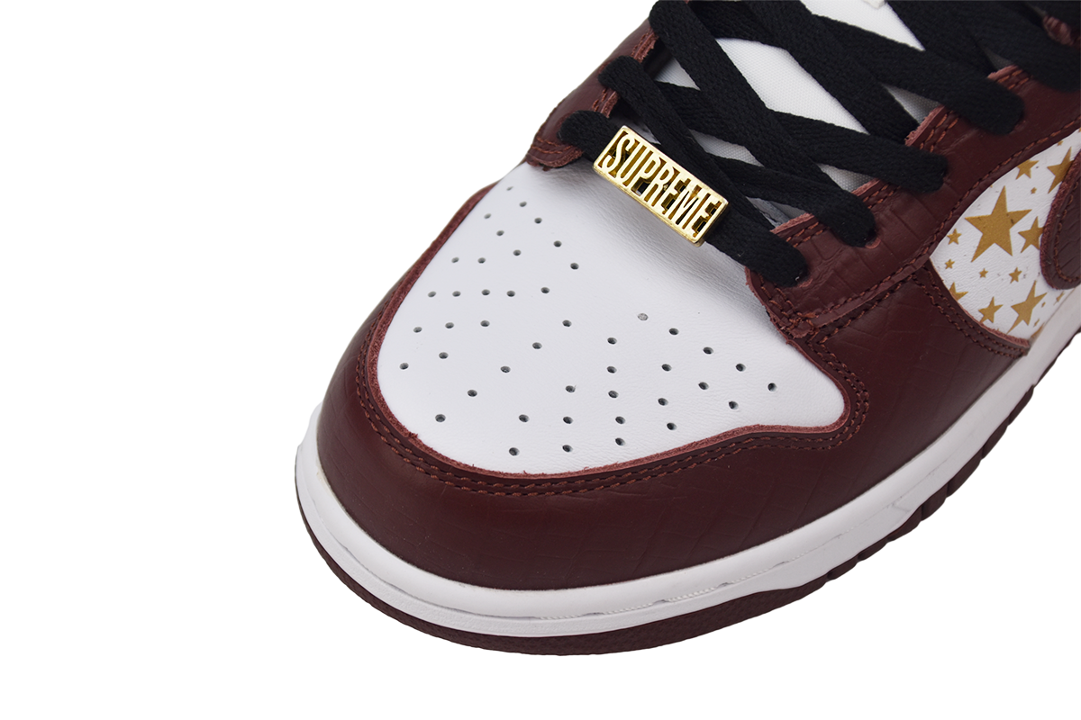 Supreme x Nike SB Dunk Low “Barkroot Brown” DH3228-103