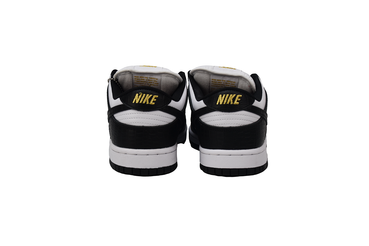 Supreme x Nike SB Dunk Low “Black Stars” DH3228-102