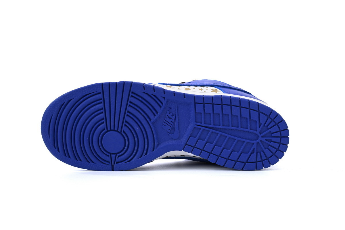 Supreme x Nike SB Dunk Low “Hyper Royal” DH3228-100
