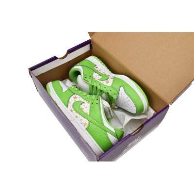 Supreme x Nike SB Dunk Low “Mean Green” DH3228-101 02