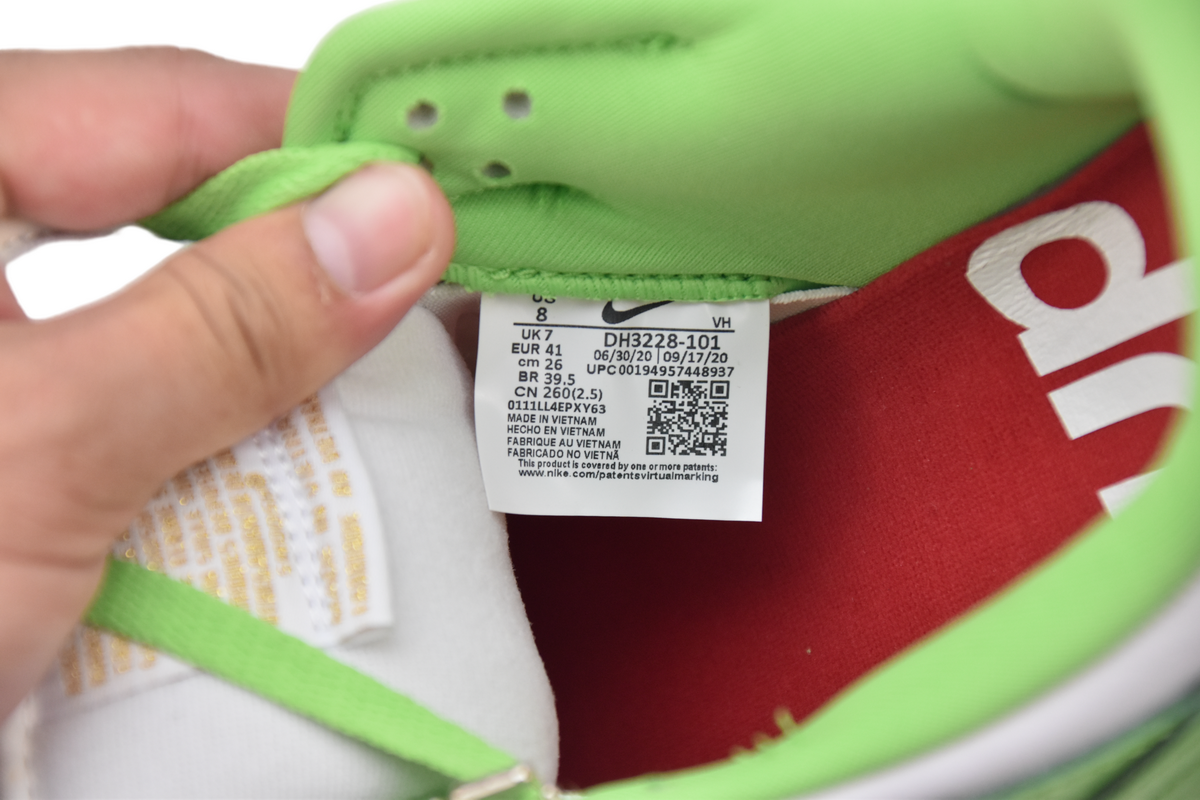 Supreme x Nike SB Dunk Low “Mean Green” DH3228-101