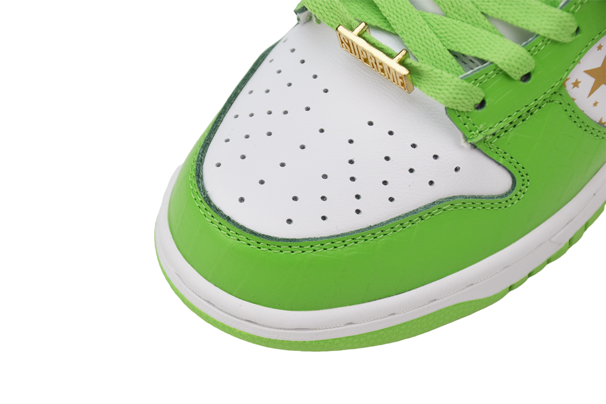 Supreme x Nike SB Dunk Low “Mean Green” DH3228-101