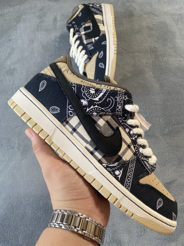 Travis Scott x Nike SB Dunk Low CT5053-001