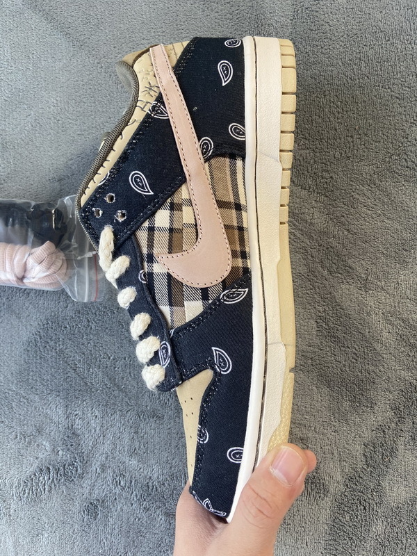 Travis Scott x Nike SB Dunk Low CT5053-001