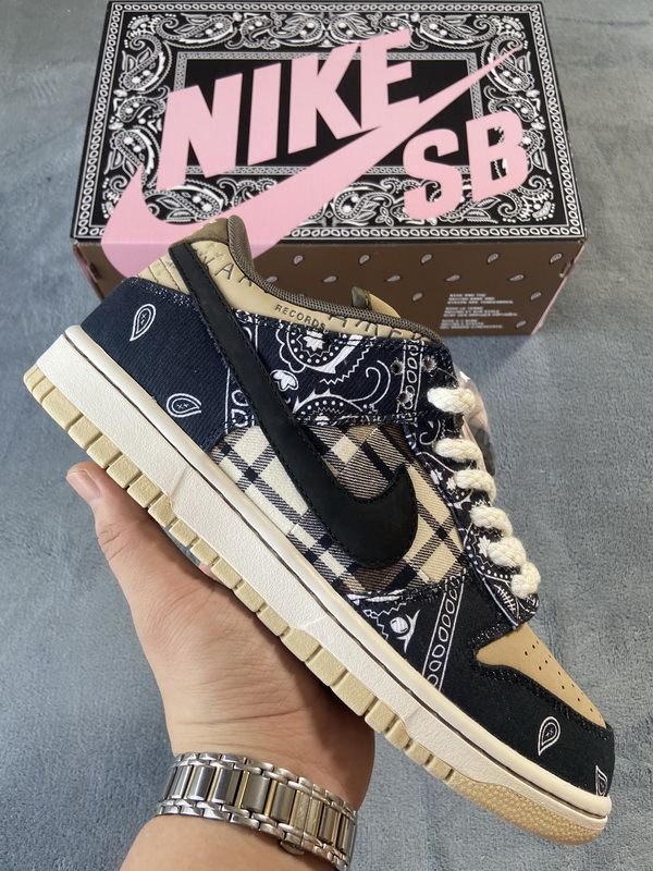 Travis Scott x Nike SB Dunk Low CT5053-001