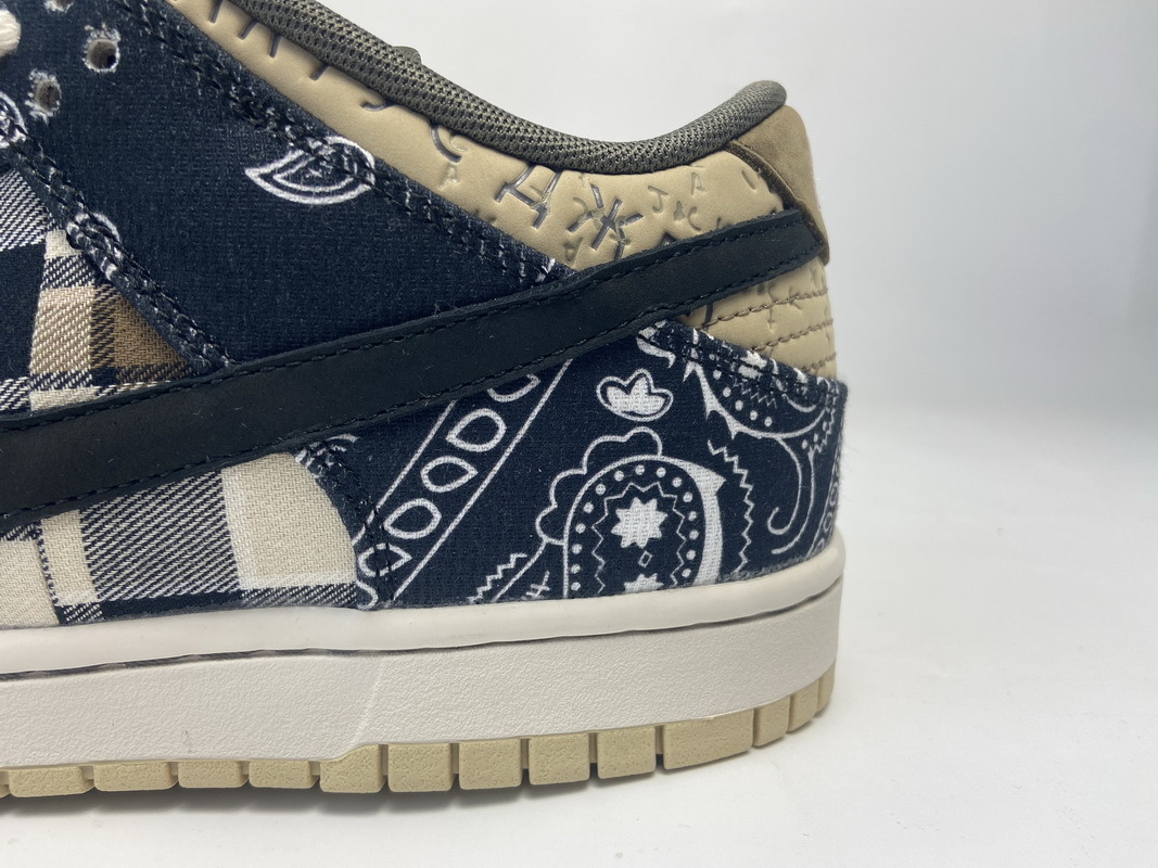 Travis Scott x Nike SB Dunk Low CT5053-001
