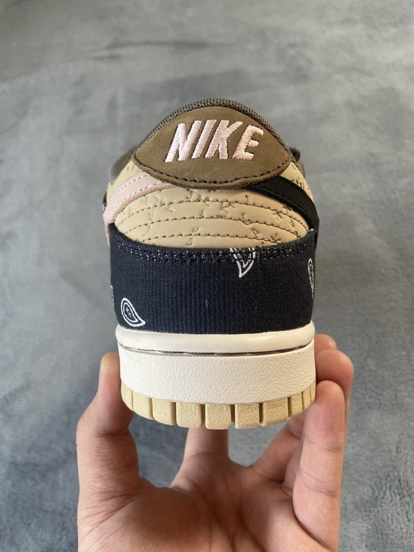 Travis Scott x Nike SB Dunk Low CT5053-001