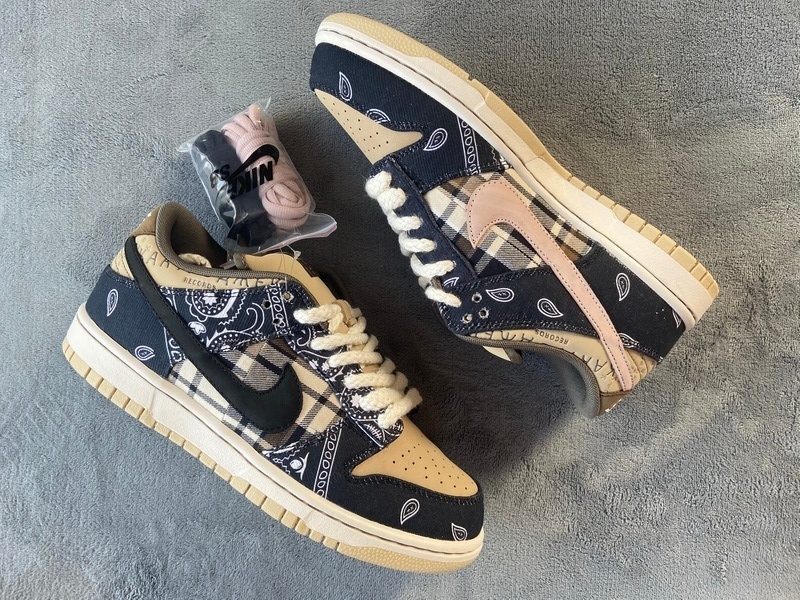 Travis Scott x Nike SB Dunk Low CT5053-001