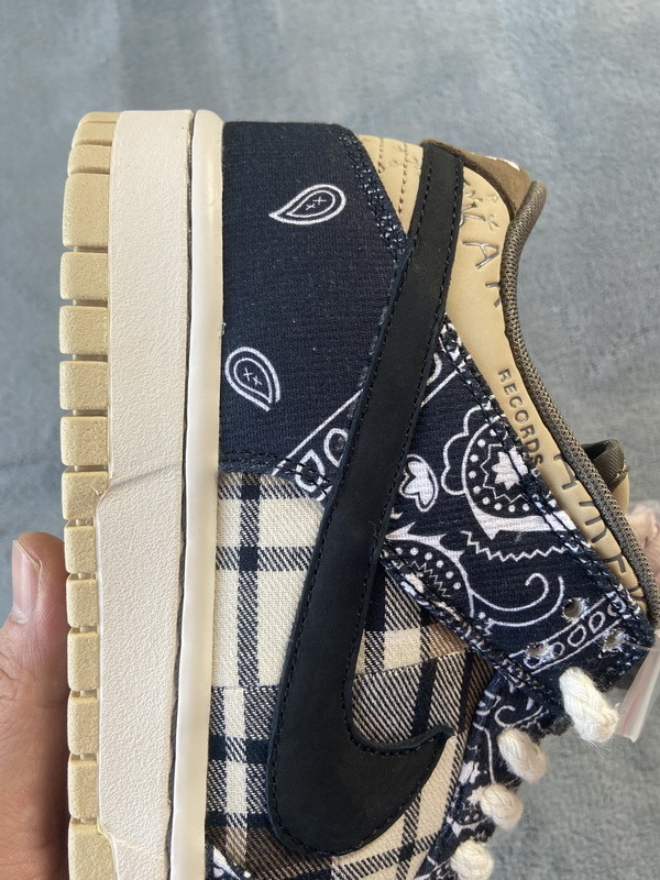 Travis Scott x Nike SB Dunk Low CT5053-001