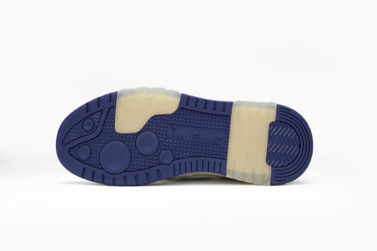 FF-WHITE Out Of White White and Blue Tail OMIA189F 23LEA005 0546